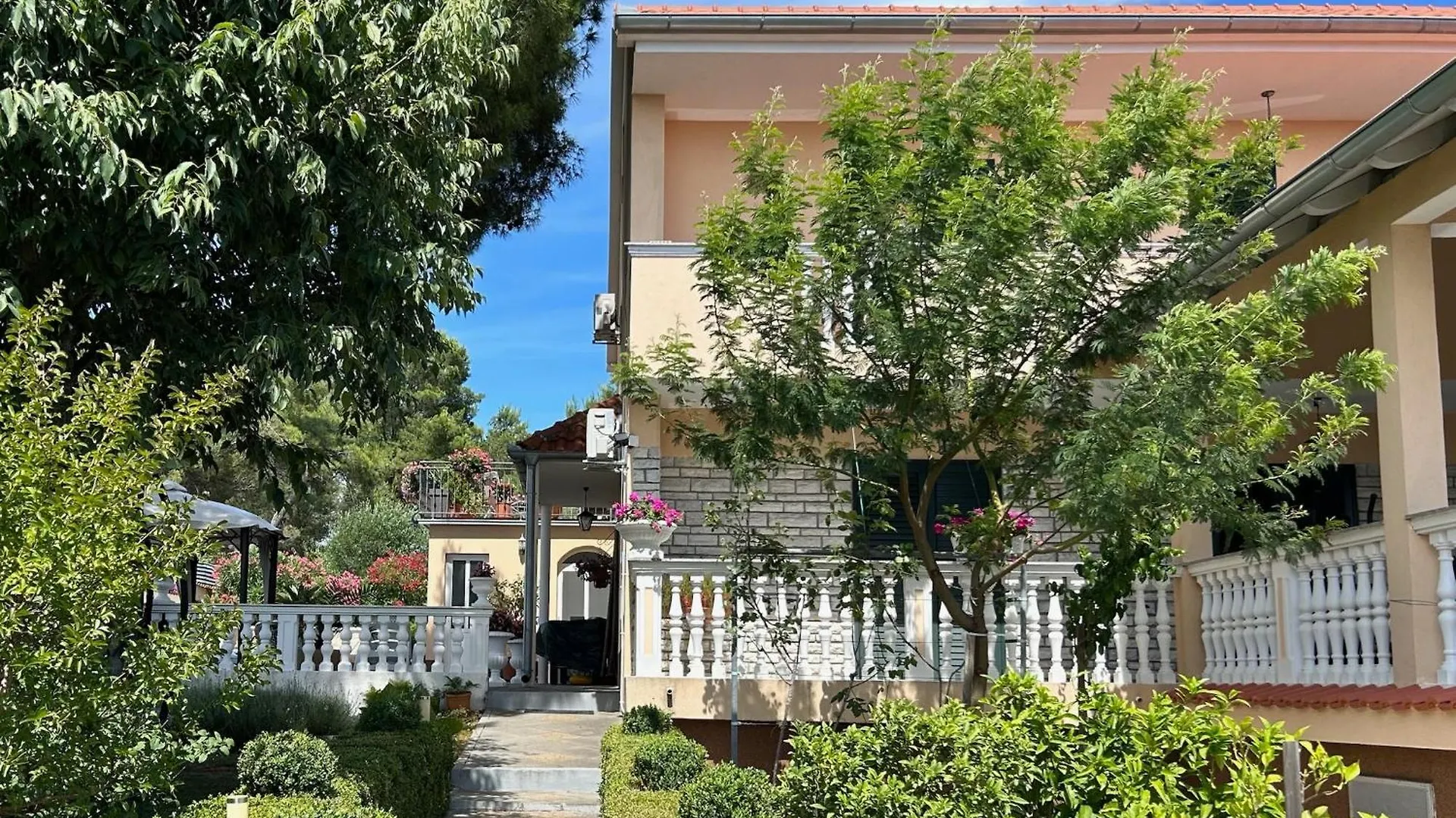 Holiday Home Villa Romantica Sveti Filip i Jakov 0*,