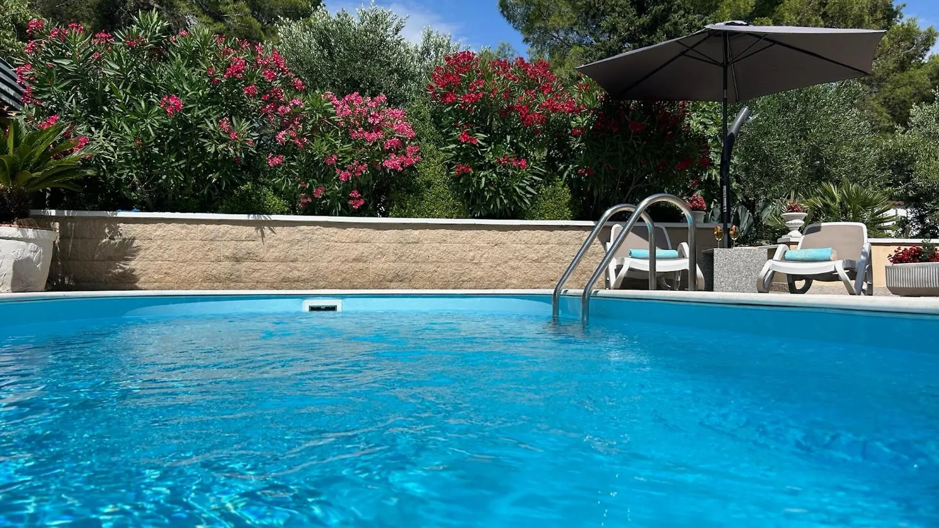 Holiday Home Villa Romantica contacts